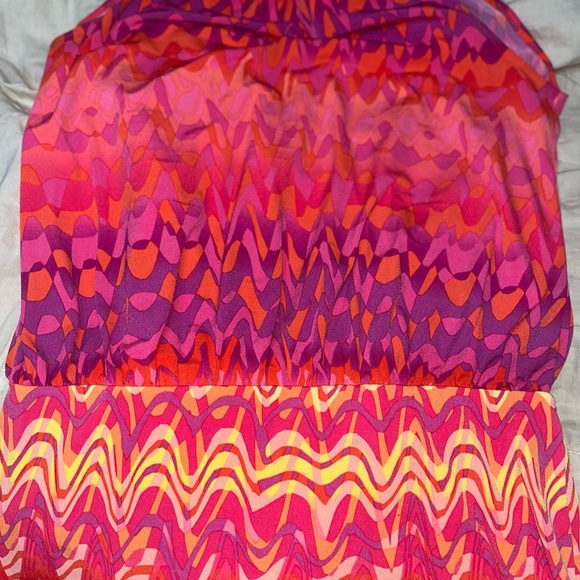 SEXY GORGEOUS SILKY HALTER STYLE TOP tie in back lays perfectly SIMPLY BEAUTIFUL - Picture 10 of 12